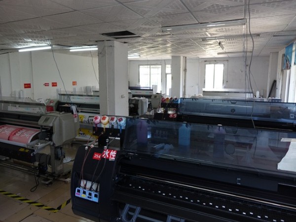 力奇廣告噴繪-材料倉庫